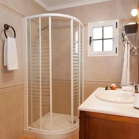Comoda Sonnenland Spacious Luxury Private Heated Pool Stunning Terrace Views Perfect Family Getaway * Лас-Пальмас-де-Гран-Канария