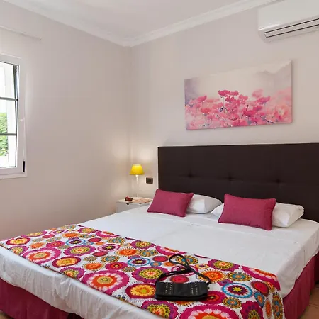Comoda Sonnenland Spacious Luxury Private Heated Pool Stunning Terrace Views Perfect Family Getaway *