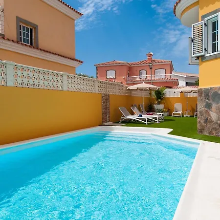 Βίλα Comoda Sonnenland Spacious Luxury Private Heated Pool Stunning Terrace Views Perfect Family Getaway *